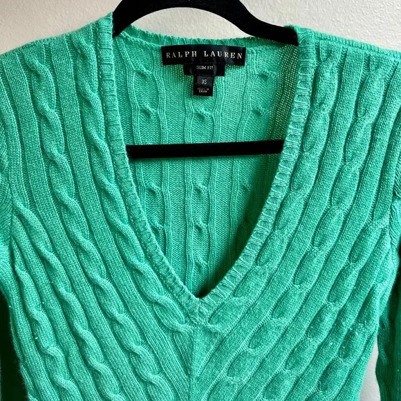 Ralph Lauren Black Label Women’s V-Neck Cashmere Sweater - Picture 5 of 6